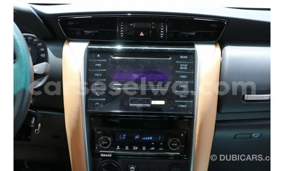 Acheter Import Voiture Toyota Fortuner Noir à Import - Dubai, East Mahé Acheter Import Voiture Toyota Fortuner Noir à Import - Dubai, East Mahé