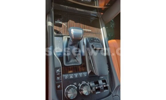 Acheter Import Voiture Lexus LX Blanc à Import - Dubai, East Mahé Acheter Import Voiture Lexus LX Blanc à Import - Dubai, East Mahé