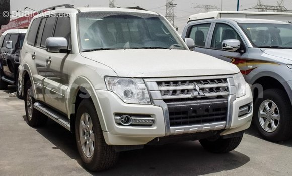 Acheter Import Voiture Mitsubishi Pajero Blanc à Import - Dubai, East Mahé Acheter Import Voiture Mitsubishi Pajero Blanc à Import - Dubai, East Mahé