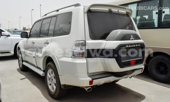 Acheter Import Voiture Mitsubishi Pajero Blanc à Import - Dubai, East Mahé Acheter Import Voiture Mitsubishi Pajero Blanc à Import - Dubai, East Mahé