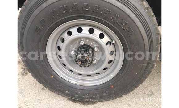 Acheter Import Voiture Toyota Land Cruiser Blanc à Import - Dubai, East Mahé Acheter Import Voiture Toyota Land Cruiser Blanc à Import - Dubai, East Mahé