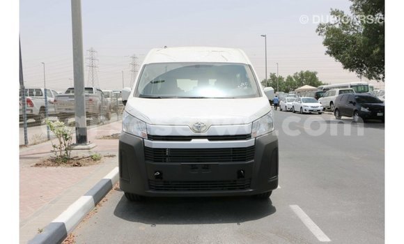 Acheter Import Voiture Toyota Hiace Blanc à Import - Dubai, East Mahé Acheter Import Voiture Toyota Hiace Blanc à Import - Dubai, East Mahé