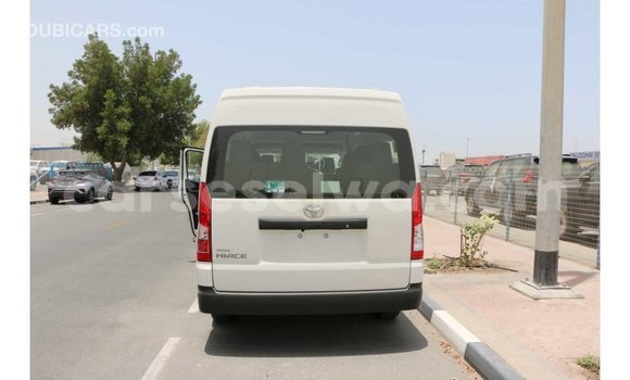 Acheter Import Voiture Toyota Hiace Blanc à Import - Dubai, East Mahé Acheter Import Voiture Toyota Hiace Blanc à Import - Dubai, East Mahé