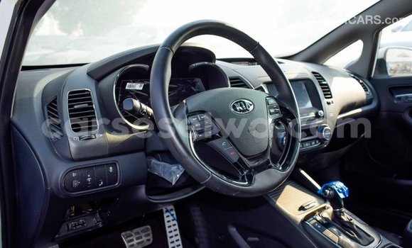 Acheter Import Voiture Kia Cerato Blanc à Import - Dubai, East Mahé Acheter Import Voiture Kia Cerato Blanc à Import - Dubai, East Mahé