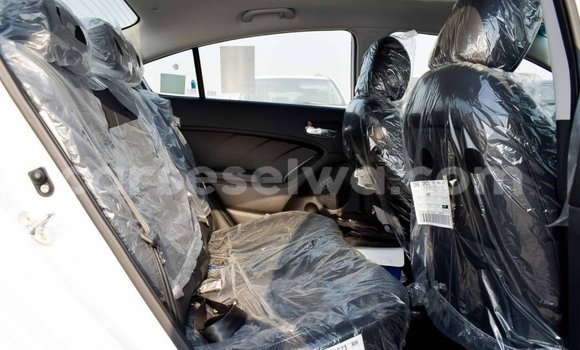 Acheter Import Voiture Kia Cerato Blanc à Import - Dubai, East Mahé Acheter Import Voiture Kia Cerato Blanc à Import - Dubai, East Mahé