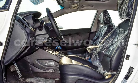 Acheter Import Voiture Kia Cerato Blanc à Import - Dubai, East Mahé Acheter Import Voiture Kia Cerato Blanc à Import - Dubai, East Mahé