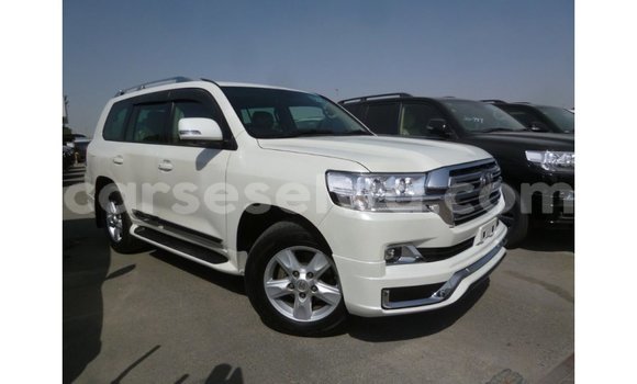 Acheter Import Voiture Toyota Land Cruiser Blanc à Import - Dubai, East Mahé Acheter Import Voiture Toyota Land Cruiser Blanc à Import - Dubai, East Mahé