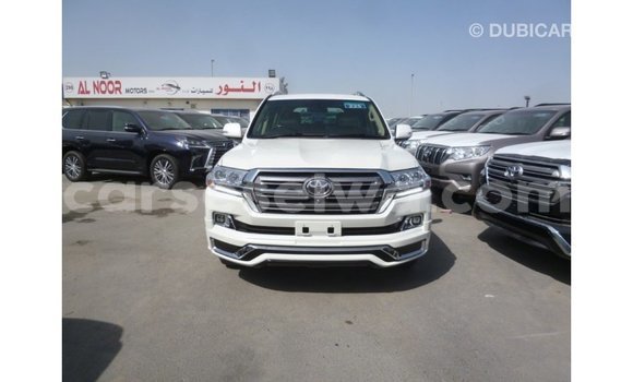 Acheter Import Voiture Toyota Land Cruiser Blanc à Import - Dubai, East Mahé Acheter Import Voiture Toyota Land Cruiser Blanc à Import - Dubai, East Mahé