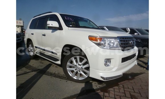 Buy Import Toyota Land Cruiser White Car in Import - Dubai in East Mahé Buy Import Toyota Land Cruiser White Car in Import - Dubai in East Mahé