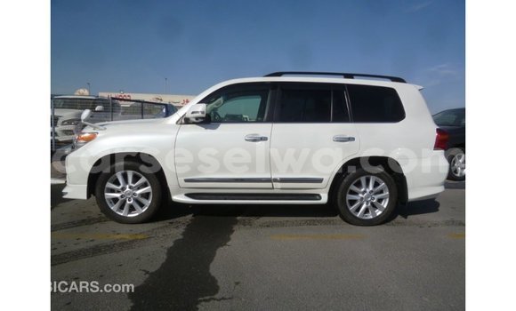 Buy Import Toyota Land Cruiser White Car in Import - Dubai in East Mahé Buy Import Toyota Land Cruiser White Car in Import - Dubai in East Mahé