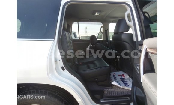 Buy Import Toyota Land Cruiser White Car in Import - Dubai in East Mahé Buy Import Toyota Land Cruiser White Car in Import - Dubai in East Mahé