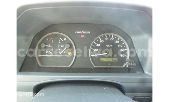 Acheter Import Voiture Toyota Land Cruiser Blanc à Import - Dubai, East Mahé Acheter Import Voiture Toyota Land Cruiser Blanc à Import - Dubai, East Mahé
