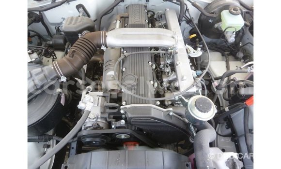 Acheter Import Voiture Toyota Land Cruiser Blanc à Import - Dubai, East Mahé Acheter Import Voiture Toyota Land Cruiser Blanc à Import - Dubai, East Mahé