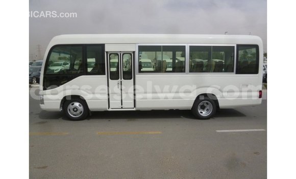 Acheter Import Voiture Toyota Coaster Blanc à Import - Dubai, East Mahé Acheter Import Voiture Toyota Coaster Blanc à Import - Dubai, East Mahé