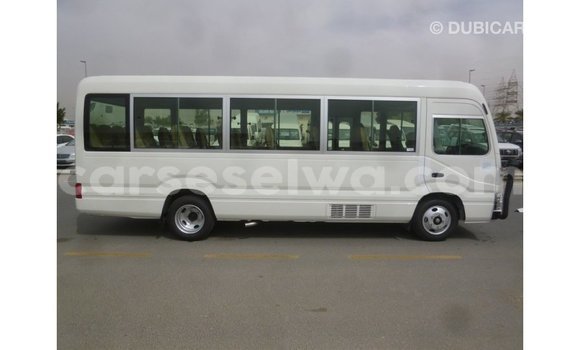 Acheter Import Voiture Toyota Coaster Blanc à Import - Dubai, East Mahé Acheter Import Voiture Toyota Coaster Blanc à Import - Dubai, East Mahé