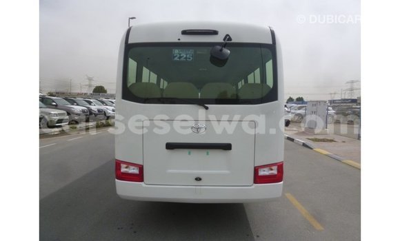 Acheter Import Voiture Toyota Coaster Blanc à Import - Dubai, East Mahé Acheter Import Voiture Toyota Coaster Blanc à Import - Dubai, East Mahé