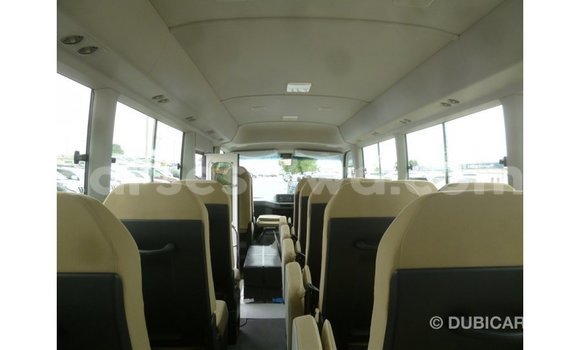 Acheter Import Voiture Toyota Coaster Blanc à Import - Dubai, East Mahé Acheter Import Voiture Toyota Coaster Blanc à Import - Dubai, East Mahé