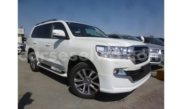 Buy Import Toyota Land Cruiser White Car in Import - Dubai in East Mahé Buy Import Toyota Land Cruiser White Car in Import - Dubai in East Mahé