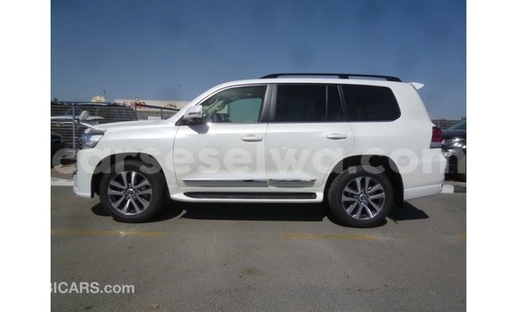Buy Import Toyota Land Cruiser White Car in Import - Dubai in East Mahé Buy Import Toyota Land Cruiser White Car in Import - Dubai in East Mahé
