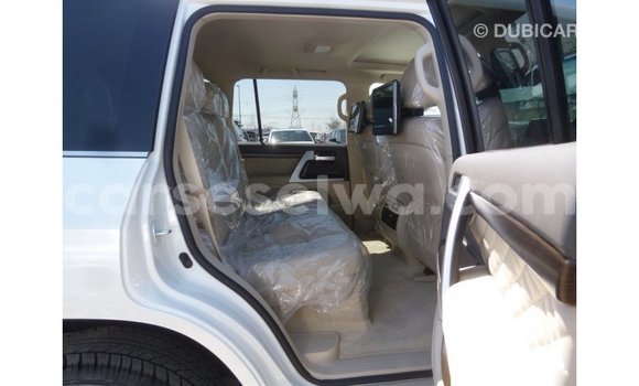 Buy Import Toyota Land Cruiser White Car in Import - Dubai in East Mahé Buy Import Toyota Land Cruiser White Car in Import - Dubai in East Mahé