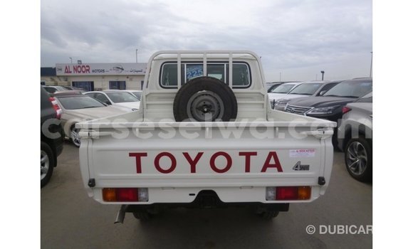 Buy Import Toyota Land Cruiser White Car in Import - Dubai in East Mahé Buy Import Toyota Land Cruiser White Car in Import - Dubai in East Mahé