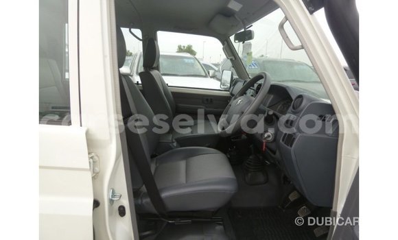 Buy Import Toyota Land Cruiser White Car in Import - Dubai in East Mahé Buy Import Toyota Land Cruiser White Car in Import - Dubai in East Mahé