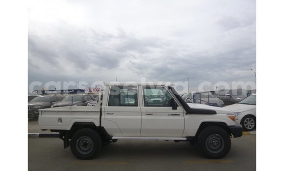 Buy Import Toyota Land Cruiser White Car in Import - Dubai in East Mahé Buy Import Toyota Land Cruiser White Car in Import - Dubai in East Mahé