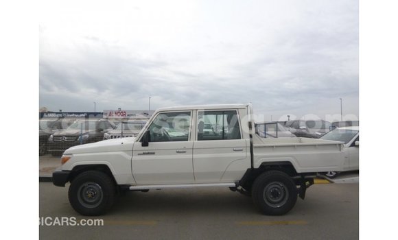 Buy Import Toyota Land Cruiser White Car in Import - Dubai in East Mahé Buy Import Toyota Land Cruiser White Car in Import - Dubai in East Mahé