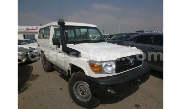 Buy Import Toyota Land Cruiser White Car in Import - Dubai in East Mahé Buy Import Toyota Land Cruiser White Car in Import - Dubai in East Mahé