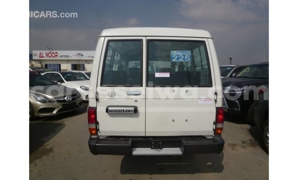 Buy Import Toyota Land Cruiser White Car in Import - Dubai in East Mahé Buy Import Toyota Land Cruiser White Car in Import - Dubai in East Mahé