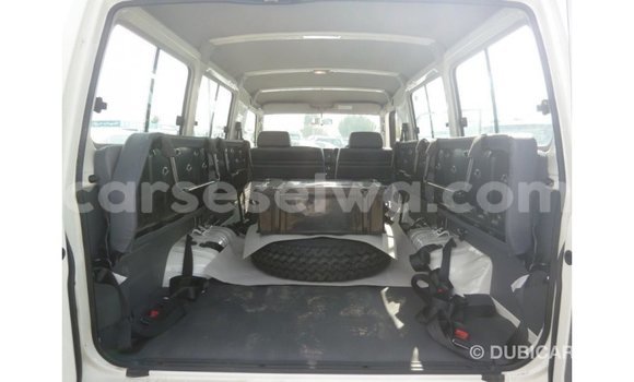 Buy Import Toyota Land Cruiser White Car in Import - Dubai in East Mahé Buy Import Toyota Land Cruiser White Car in Import - Dubai in East Mahé