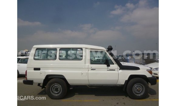 Buy Import Toyota Land Cruiser White Car in Import - Dubai in East Mahé Buy Import Toyota Land Cruiser White Car in Import - Dubai in East Mahé