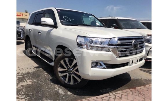 Buy Import Toyota Land Cruiser White Car in Import - Dubai in East Mahé Buy Import Toyota Land Cruiser White Car in Import - Dubai in East Mahé