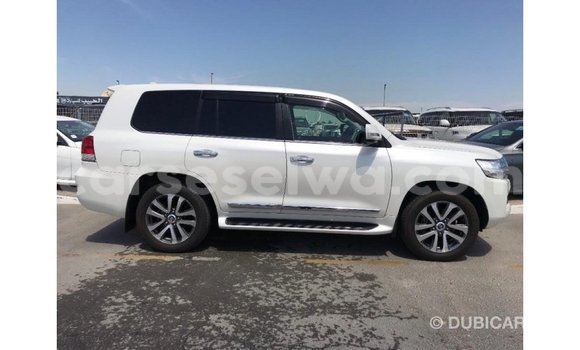 Buy Import Toyota Land Cruiser White Car in Import - Dubai in East Mahé Buy Import Toyota Land Cruiser White Car in Import - Dubai in East Mahé