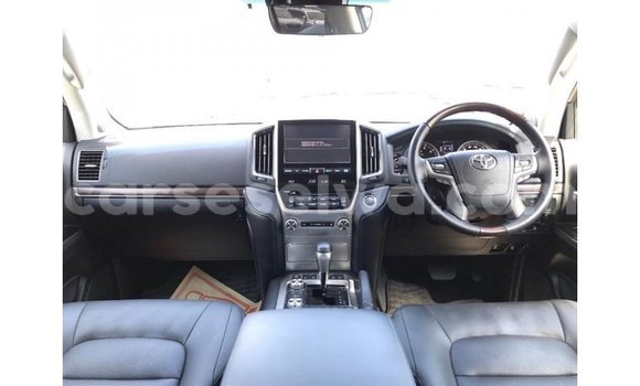 Buy Import Toyota Land Cruiser White Car in Import - Dubai in East Mahé Buy Import Toyota Land Cruiser White Car in Import - Dubai in East Mahé