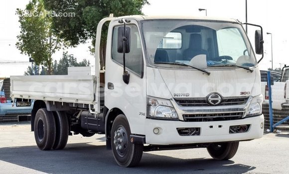 Acheter Import Utilitaire Hino 300 Series Blanc à Import - Dubai, East Mahé