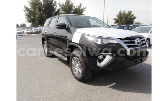 Acheter Import Voiture Toyota Fortuner Noir à Import - Dubai, East Mahé Acheter Import Voiture Toyota Fortuner Noir à Import - Dubai, East Mahé