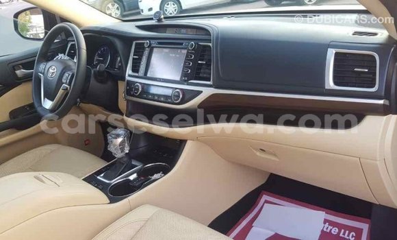 Acheter Import Voiture Toyota Highlander Bleu à Import - Dubai, East Mahé Acheter Import Voiture Toyota Highlander Bleu à Import - Dubai, East Mahé