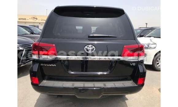 Acheter Import Voiture Toyota Land Cruiser Noir à Import - Dubai, East Mahé Acheter Import Voiture Toyota Land Cruiser Noir à Import - Dubai, East Mahé