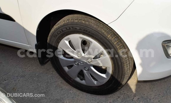 Acheter Import Voiture Hyundai i10 Blanc à Import - Dubai, East Mahé Acheter Import Voiture Hyundai i10 Blanc à Import - Dubai, East Mahé