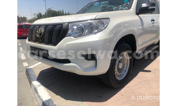 Acheter Import Voiture Toyota Prado Blanc à Import - Dubai, East Mahé Acheter Import Voiture Toyota Prado Blanc à Import - Dubai, East Mahé