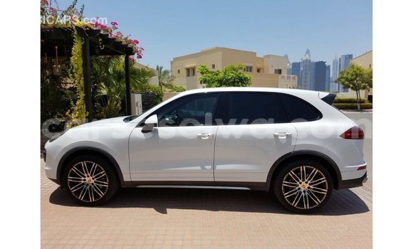 Acheter Import Voiture Porsche Cayenne Blanc à Import - Dubai, East Mahé Acheter Import Voiture Porsche Cayenne Blanc à Import - Dubai, East Mahé
