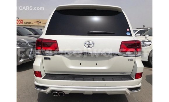 Buy Import Toyota Land Cruiser White Car in Import - Dubai in East Mahé Buy Import Toyota Land Cruiser White Car in Import - Dubai in East Mahé