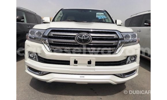 Buy Import Toyota Land Cruiser White Car in Import - Dubai in East Mahé Buy Import Toyota Land Cruiser White Car in Import - Dubai in East Mahé