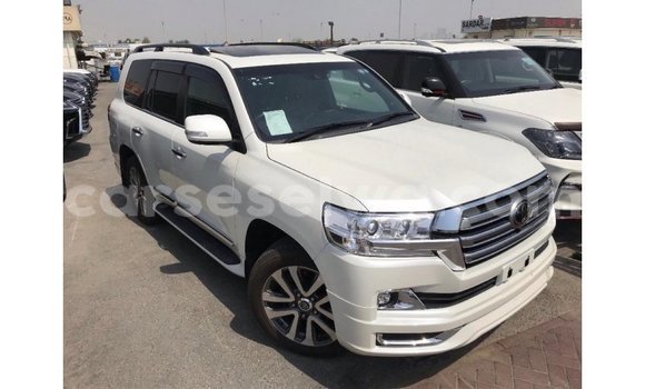 Acheter Import Voiture Toyota Land Cruiser Blanc à Import - Dubai, East Mahé Acheter Import Voiture Toyota Land Cruiser Blanc à Import - Dubai, East Mahé