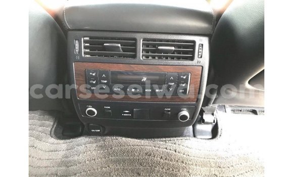 Acheter Import Voiture Toyota Land Cruiser Blanc à Import - Dubai, East Mahé Acheter Import Voiture Toyota Land Cruiser Blanc à Import - Dubai, East Mahé