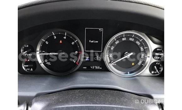 Acheter Import Voiture Toyota Land Cruiser Blanc à Import - Dubai, East Mahé Acheter Import Voiture Toyota Land Cruiser Blanc à Import - Dubai, East Mahé