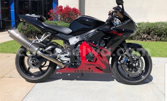 Acheter Occasion Moto Yamaha R1 Rouge à Anse Boileau, West Mahé