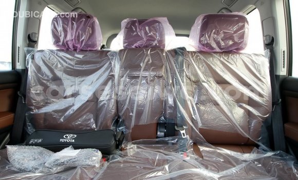 Acheter Import Voiture Toyota Land Cruiser Noir à Import - Dubai, East Mahé Acheter Import Voiture Toyota Land Cruiser Noir à Import - Dubai, East Mahé