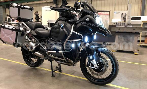Acheter Occasion Moto BMW R1200GS Adventure Noir à Anse Etoile, Nord Mahé Acheter Occasion Moto BMW R1200GS Adventure Noir à Anse Etoile, Nord Mahé